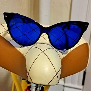 Rainbow 🌈 OPTX Cat Eye Sunglasses in Blue